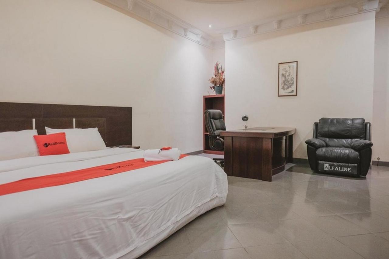 Reddoorz Premium @ Jalan Pal 10 Jambi Hotel Exterior foto